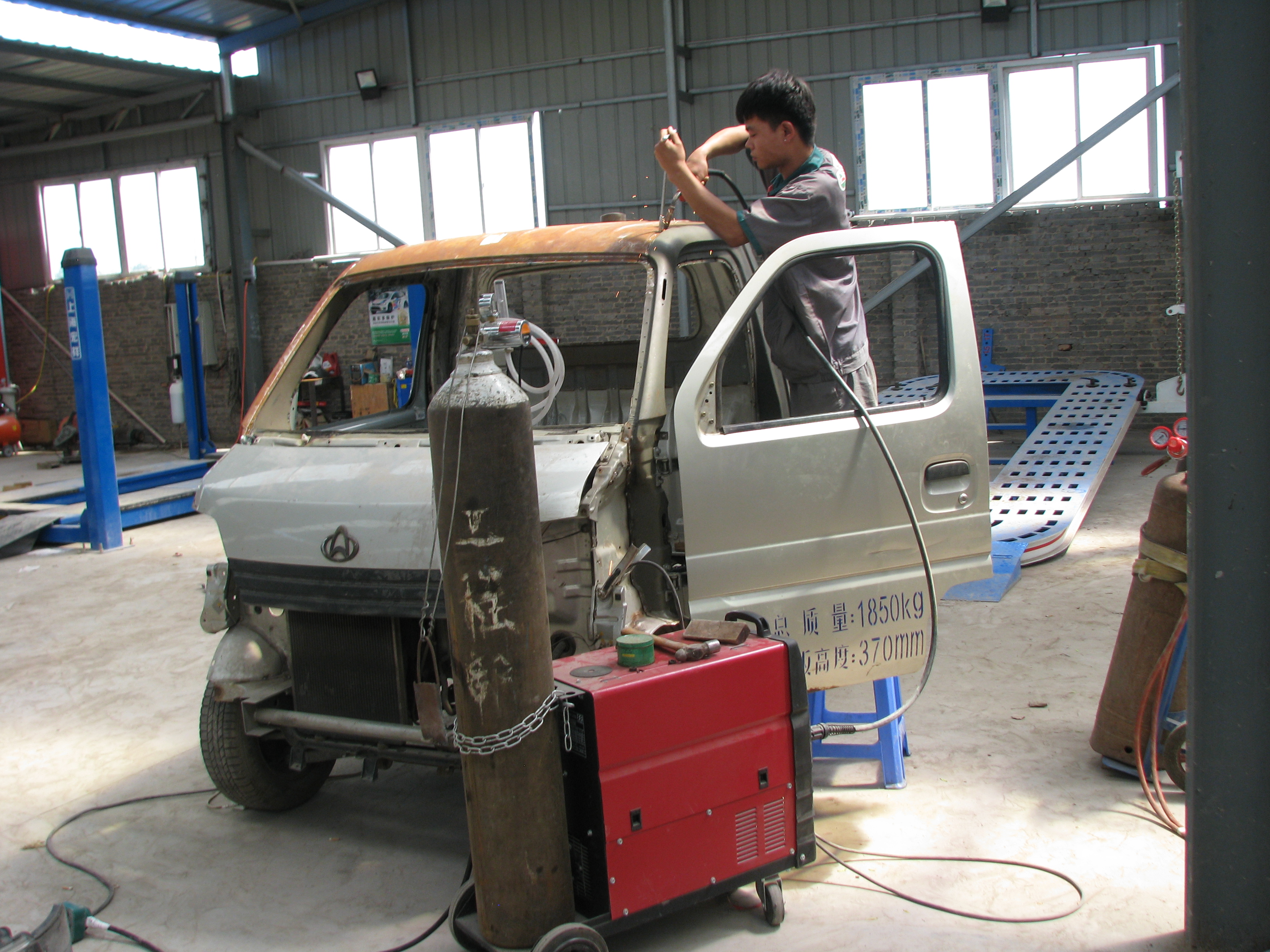 汽车钣金喷漆班 - 唐山广达汽修学校|唐山汽修学校|承德汽修学校